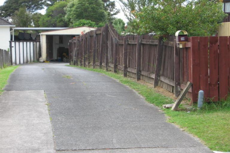 Photo of property in 39 Castleford Street, Green Bay, Auckland, 0604