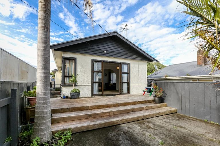 Photo of property in 63 Breakwater Road, Moturoa, New Plymouth, 4310