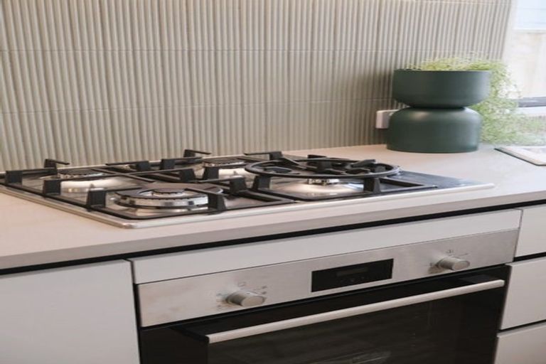 Photo of property in 46d Tiroroa Avenue, Te Atatu South, Auckland, 0610