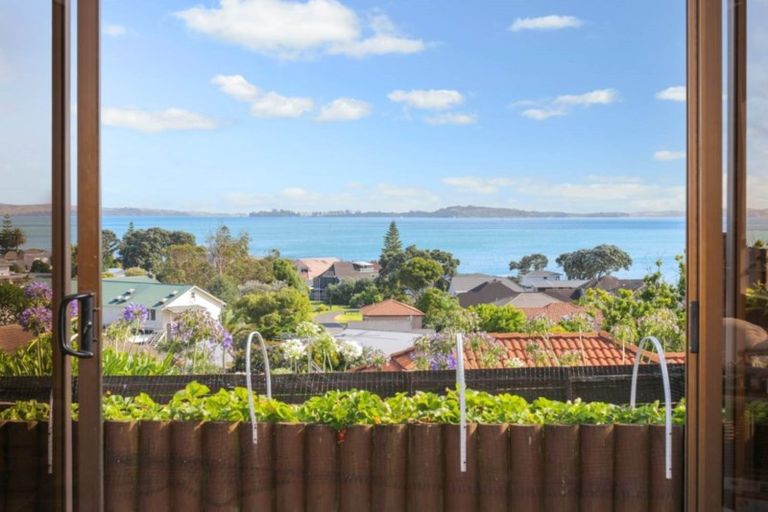 Photo of property in 6 Embling Place, Eastern Beach, Auckland, 2012