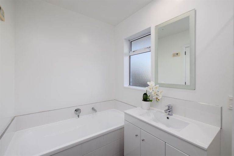 Photo of property in 79 Woolley Street, Avondale, Christchurch, 8061