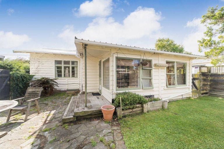 Photo of property in 16 Ngaio Street, West End, Palmerston North, 4412