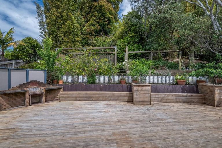 Photo of property in 76 Ayton Drive, Totara Vale, Auckland, 0629