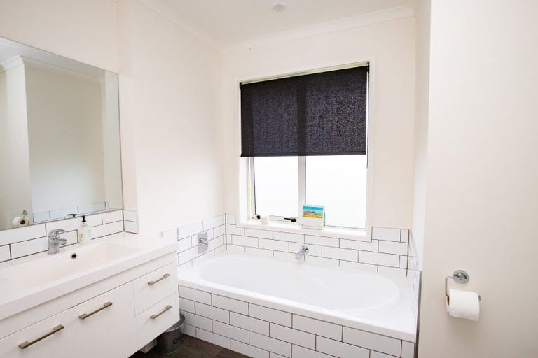 Photo of property in 8 Costello Drive, Ngatea, 3503