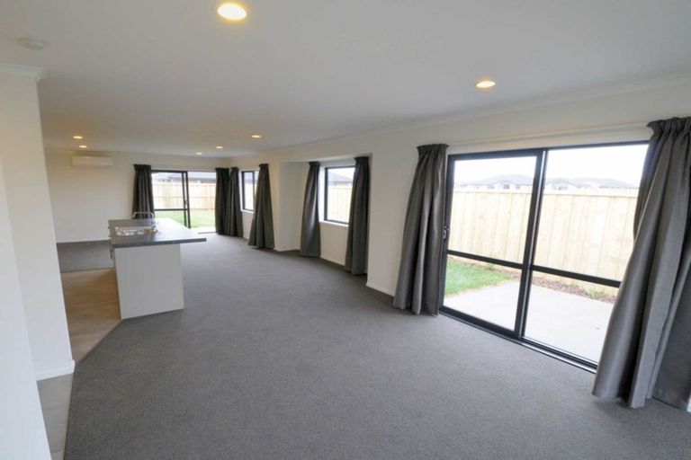 Photo of property in 48 Shillingford Boulevard, Rolleston, 7615