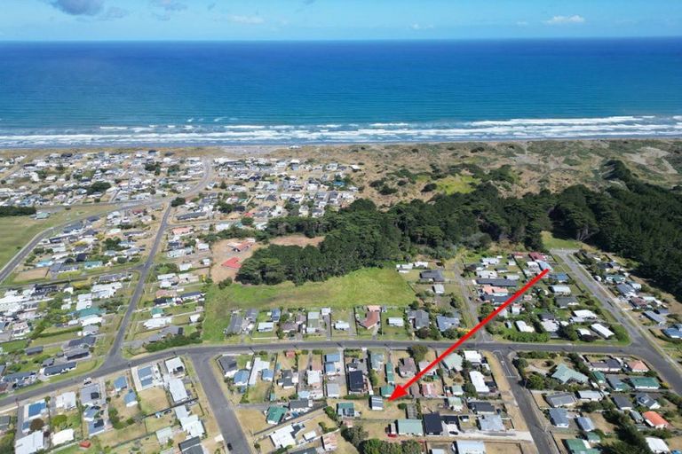 Photo of property in 3 Kent Terrace, Foxton Beach, Foxton, 4815