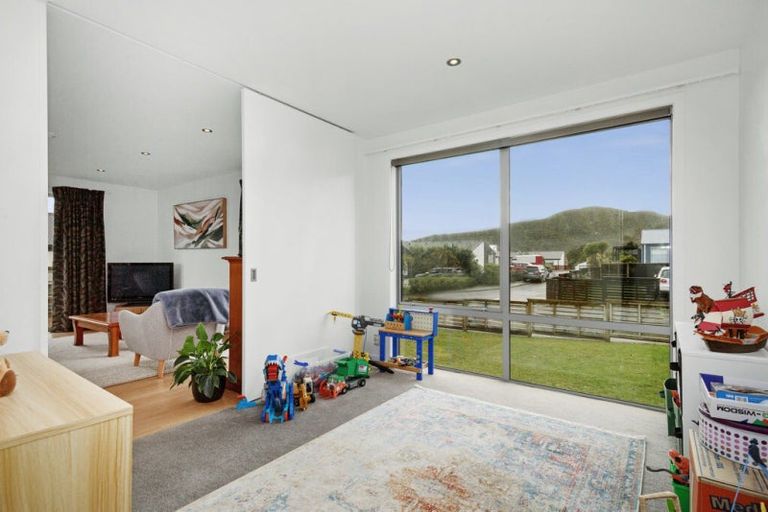 Photo of property in 11 Otonga Heights, Maungaraki, Lower Hutt, 5010