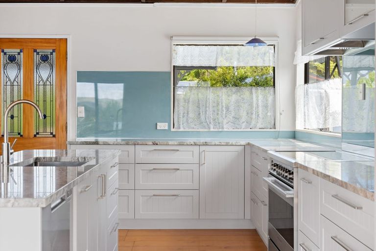 Photo of property in 28 Mariner Cove Road, Tinopai, 0593