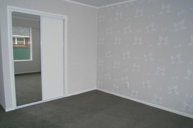 Photo of property in 2/16 Stanniland Street, Sunnyhills, Auckland, 2010