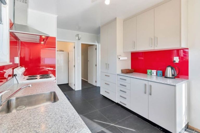 Photo of property in 12 Salas Place, Papakura, 2110