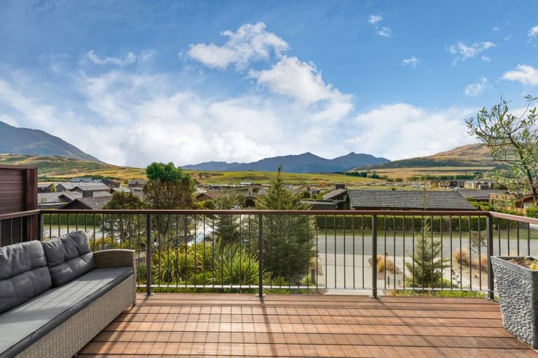 Photo of property in 31 Rannoch Drive, Jacks Point, Queenstown, 9371
