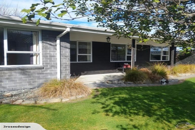 Photo of property in 17 Coates Place, Rangiora, 7400