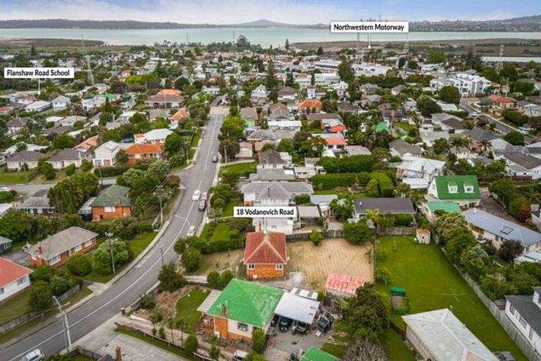 Photo of property in 18 Vodanovich Road, Te Atatu South, Auckland, 0610