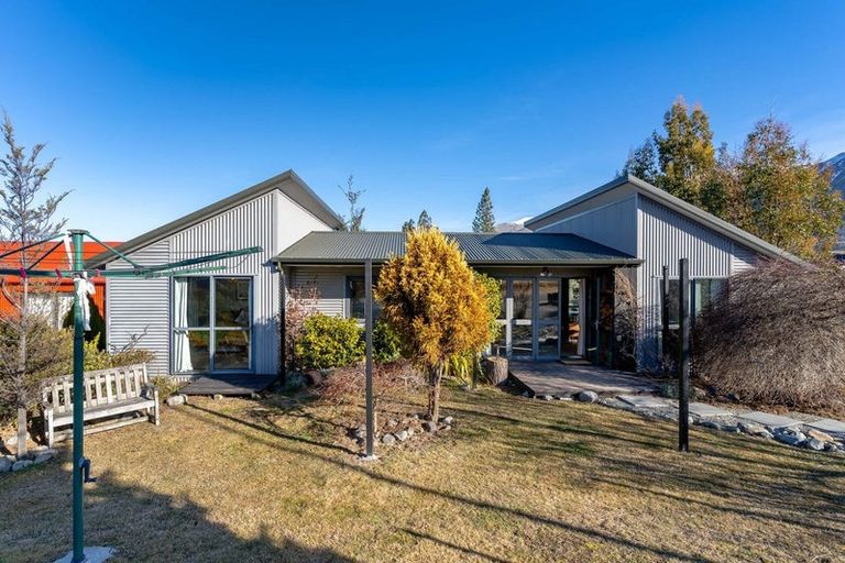 Photo of property in 76 Ohau Drive, Lake Ohau, Twizel, 9412