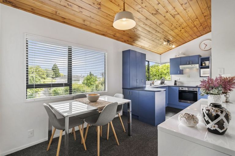 Photo of property in 2/70b Matipo Road, Mairangi Bay, Auckland, 0630