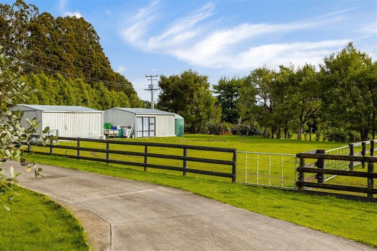 Photo of property in 278 Boord Crescent, Kumeu, 0891