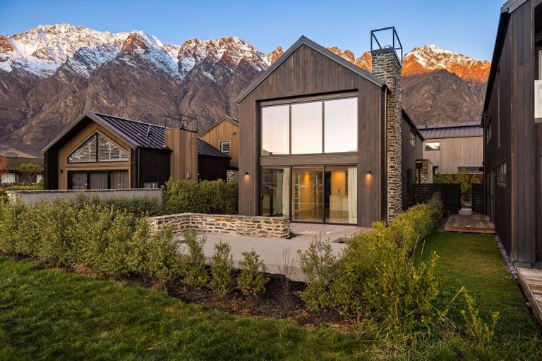 Photo of property in 10 Soudley Court, Jacks Point, Queenstown, 9371