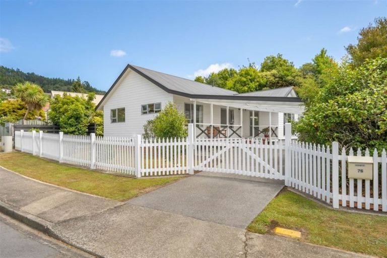 Photo of property in 76 Field Street, Silverstream, Upper Hutt, 5019