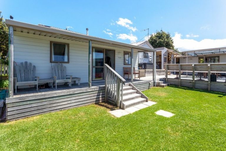 Photo of property in 105 Titiro Place, Onemana, Whangamata, 3691