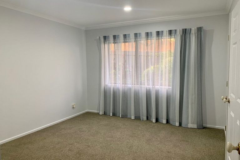 Photo of property in 290 Hill Road, The Gardens, Auckland, 2105
