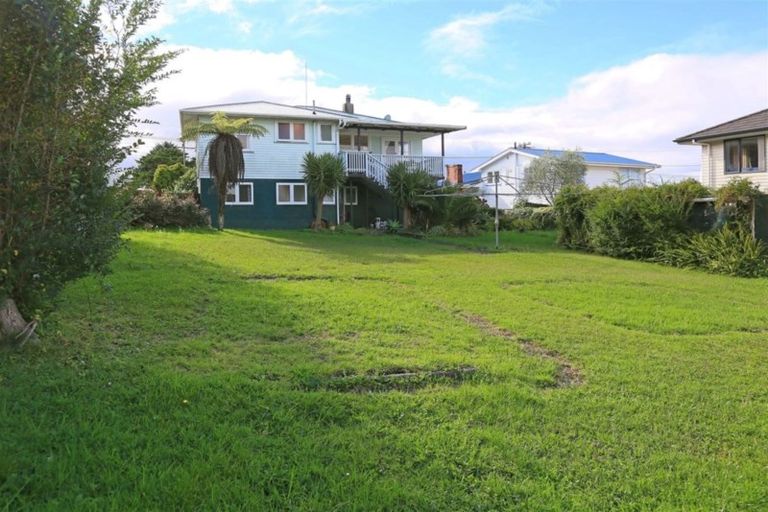 Photo of property in 72 Waimumu Road, Massey, Auckland, 0614