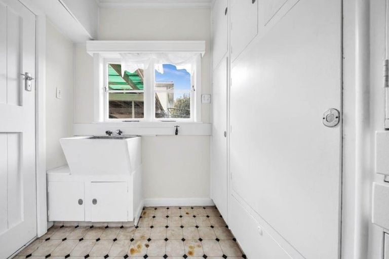 Photo of property in 2/14 Great South Road, Manurewa, Auckland, 2102