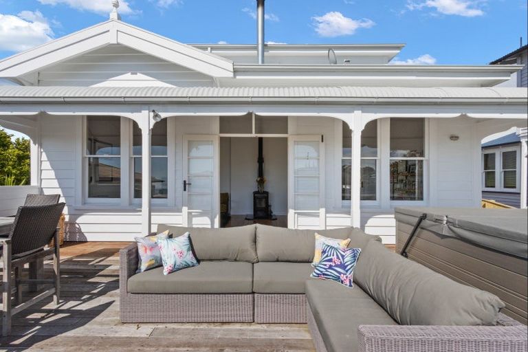 Photo of property in 11 Colenso Avenue, Hospital Hill, Napier, 4110