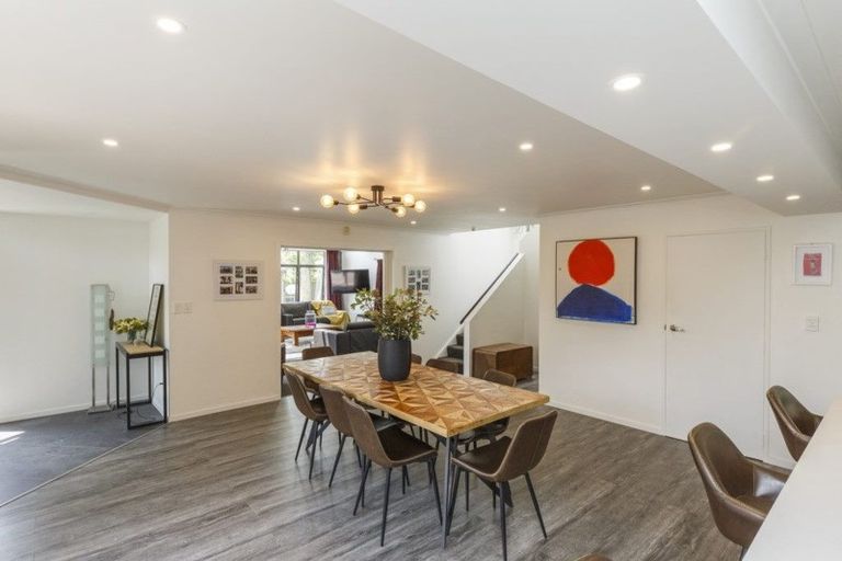 Photo of property in 2 Huata Place, West End, Palmerston North, 4412