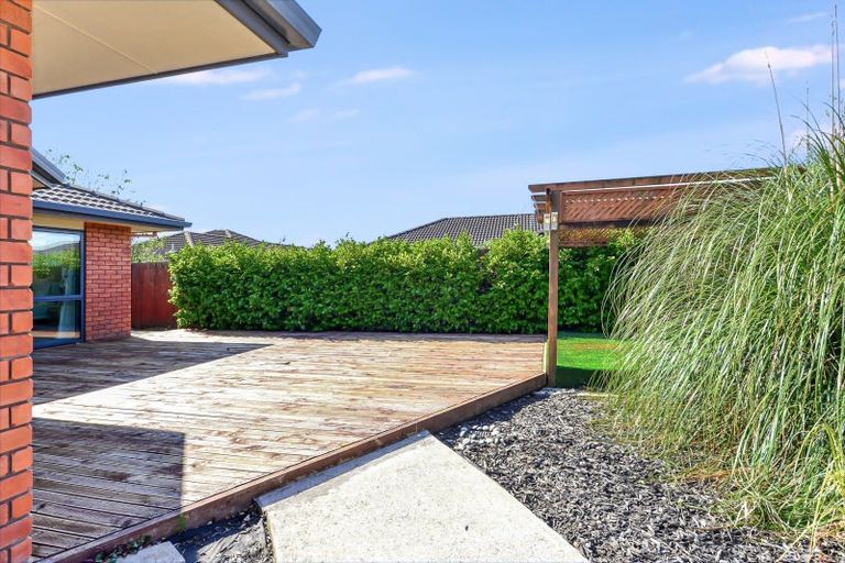 Photo of property in 22 Whitford Place, Rototuna North, Hamilton, 3210