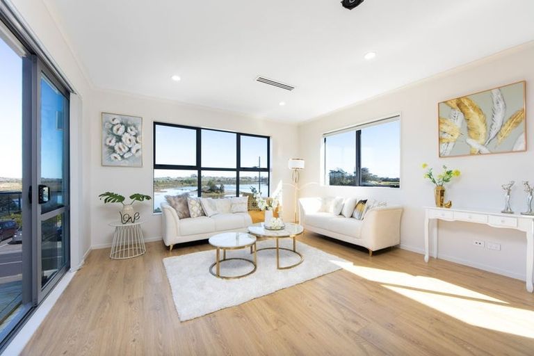 Photo of property in 20 Evergreen Parade, Rosehill, Papakura, 2113