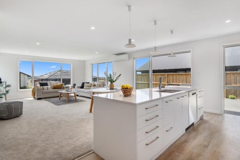 Photo of property in 80 Bert Wall Drive, Omokoroa, 3114