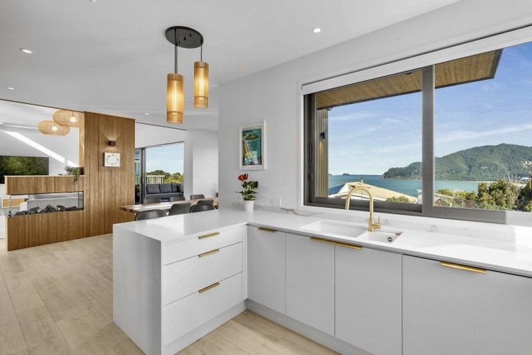 Photo of property in 196 Paku Drive, Tairua, 3508