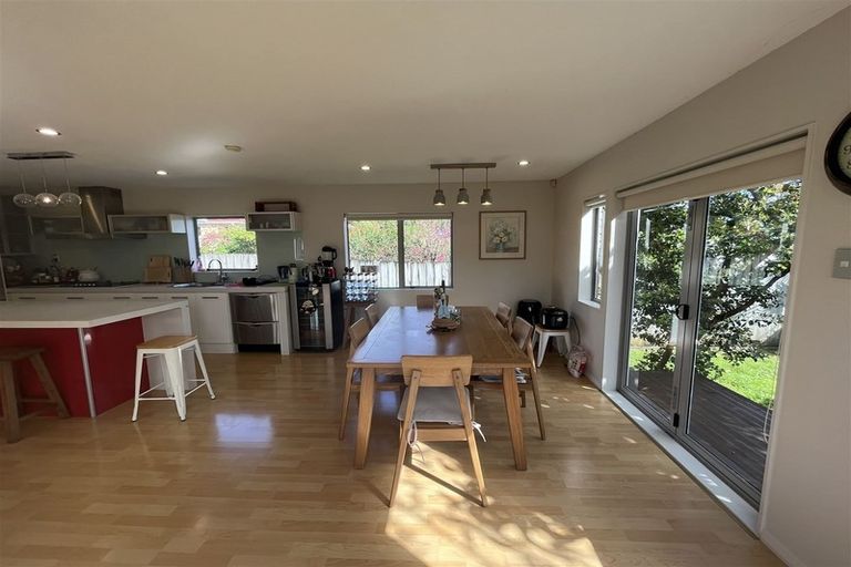 Photo of property in 33 Titoki Street, Te Atatu Peninsula, Auckland, 0610