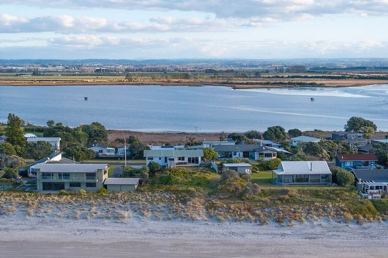 Photo of property in 573 Pukehina Parade, Pukehina, Te Puke, 3189