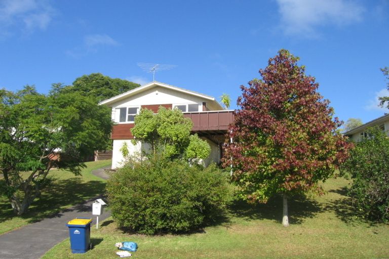 Photo of property in 15 Hatherlow Street, Glenfield, Auckland, 0629