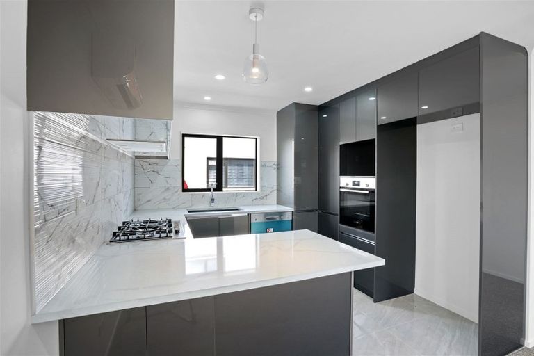 Photo of property in 20a Survila Street, Takanini, 2110