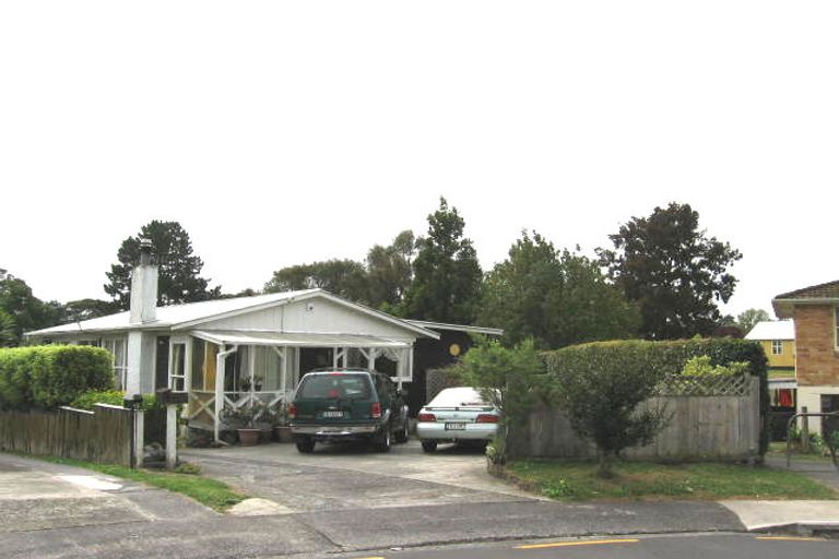 Photo of property in 14 Gregg Place, Sunnyvale, Auckland, 0612