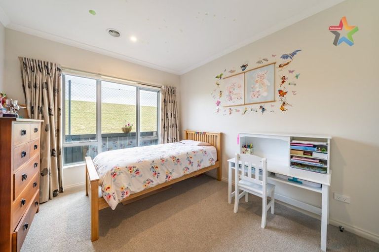 Photo of property in 8c Glen Iris Grove, Woburn, Lower Hutt, 5010