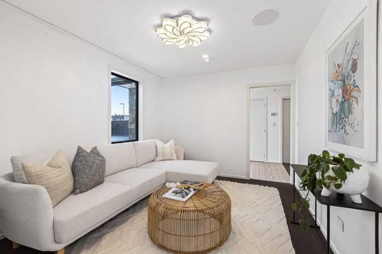 Photo of property in 14 Sir Lincoln Drive, Kumeu, 0810