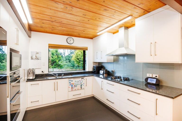 Photo of property in 11 Hillgrove Place, Fitzherbert, Palmerston North, 4410