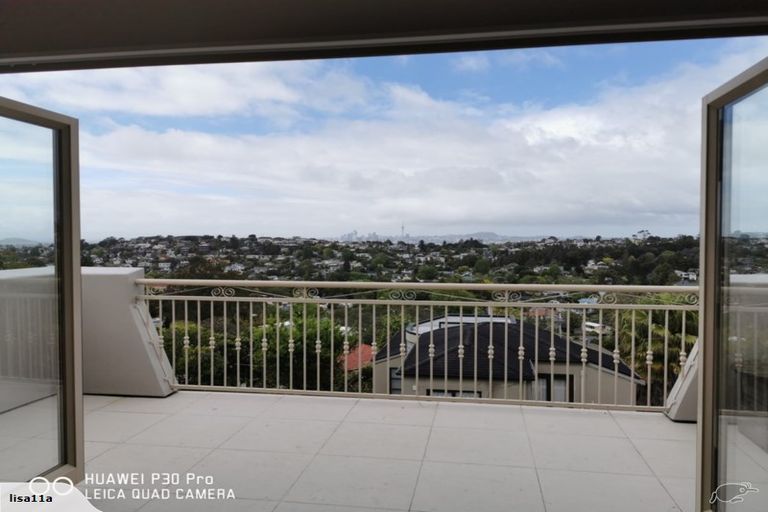 Photo of property in 11 Monarch Avenue, Hillcrest, Auckland, 0627