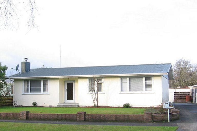 Photo of property in 126 Ruamahanga Crescent, Terrace End, Palmerston North, 4410