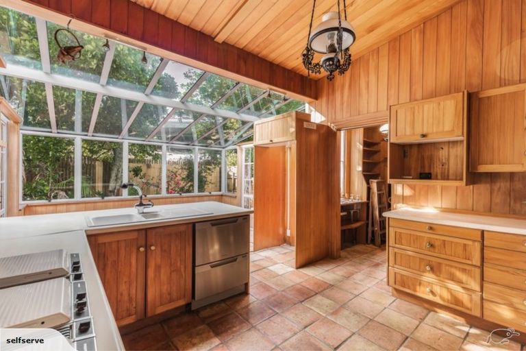 Photo of property in 5 Queen Street, Northcote Point, Auckland, 0627