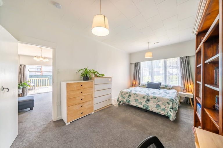 Photo of property in 20 Jocelyn Crescent, Pinehaven, Upper Hutt, 5019