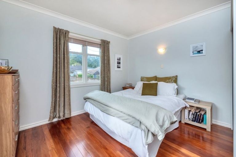 Photo of property in 1/46 Hillcrest Avenue, Hillcrest, Auckland, 0627