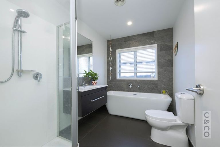 Photo of property in 77a Pohutukawa Parade, Riverhead, 0820