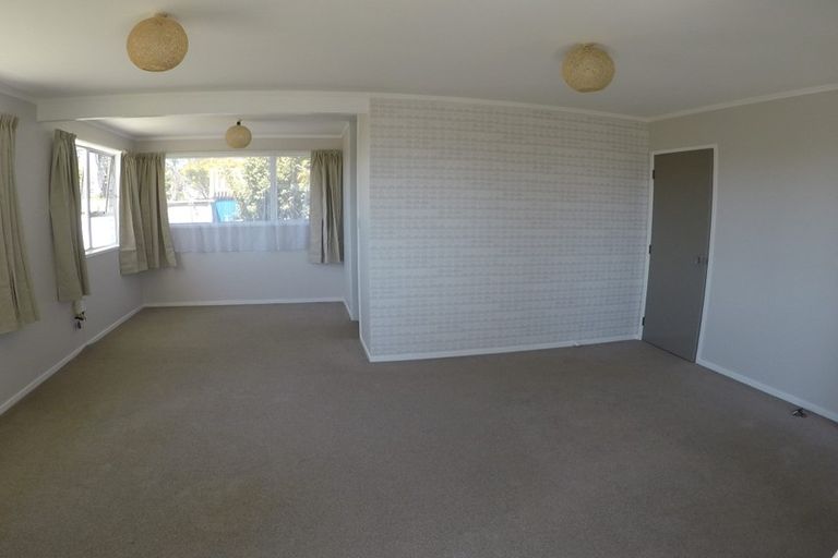 Photo of property in 1/10 Holt Avenue, Torbay, Auckland, 0630