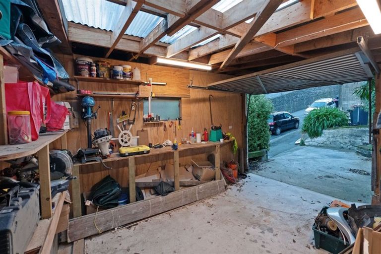 Photo of property in 20 Hawkhurst Road, Lyttelton, 8082