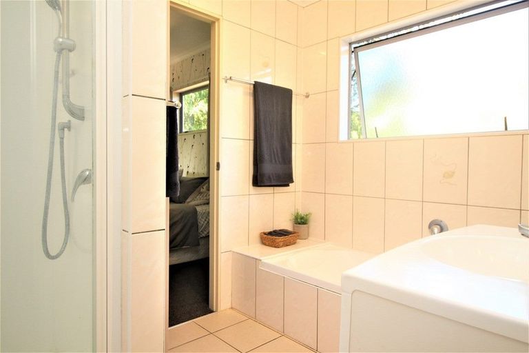 Photo of property in 2/344 Swanson Road, Ranui, Auckland, 0612