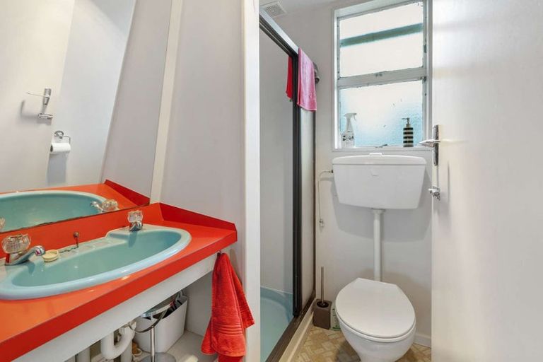 Photo of property in 5 Lakeside Road, Hinahina, Owaka, 9586